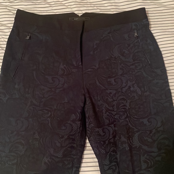 BCBG navy blue & black lace ankle pants Allen size 8 cotton blend - Picture 2 of 9